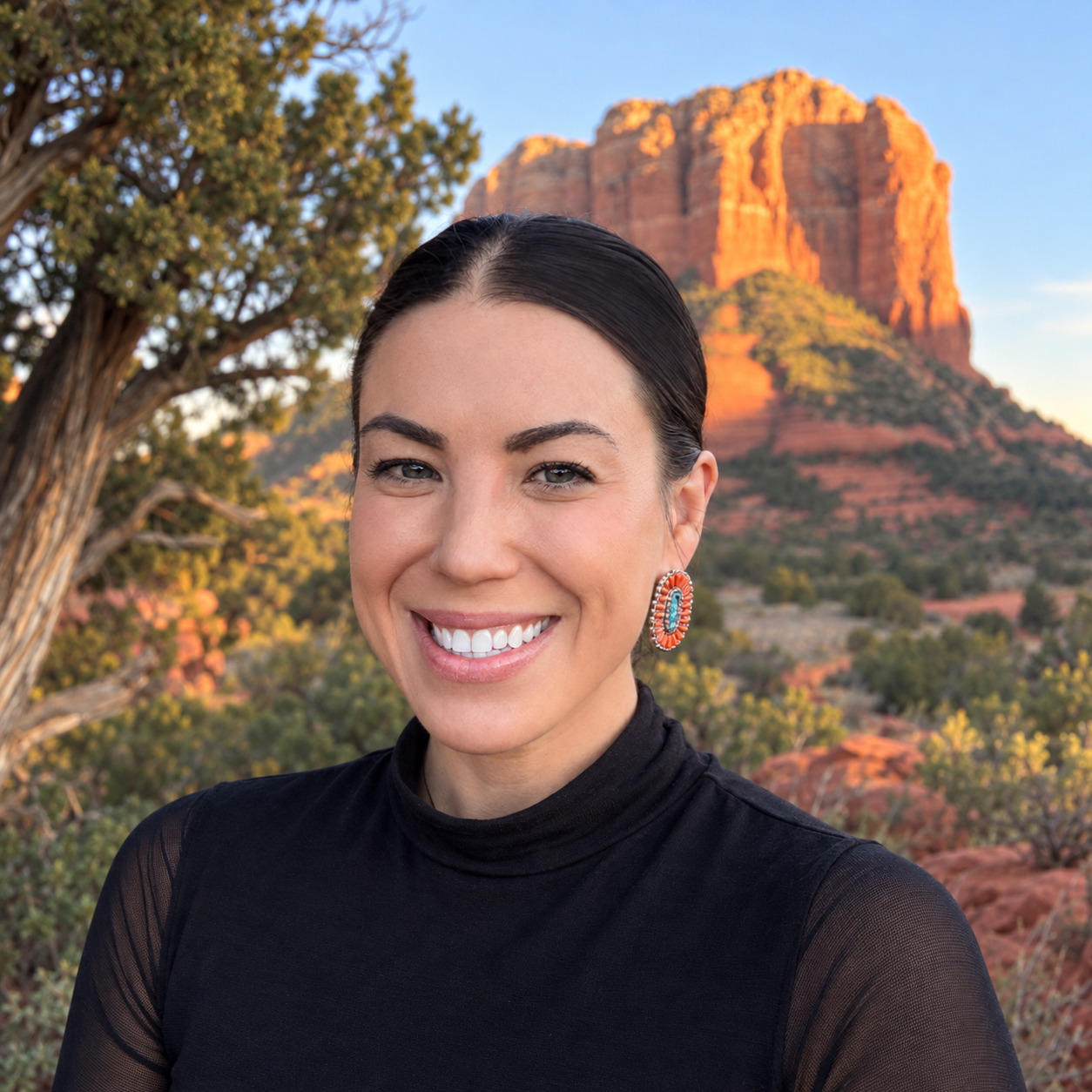 Shannon Roberts in front of Sedona’s red rocks